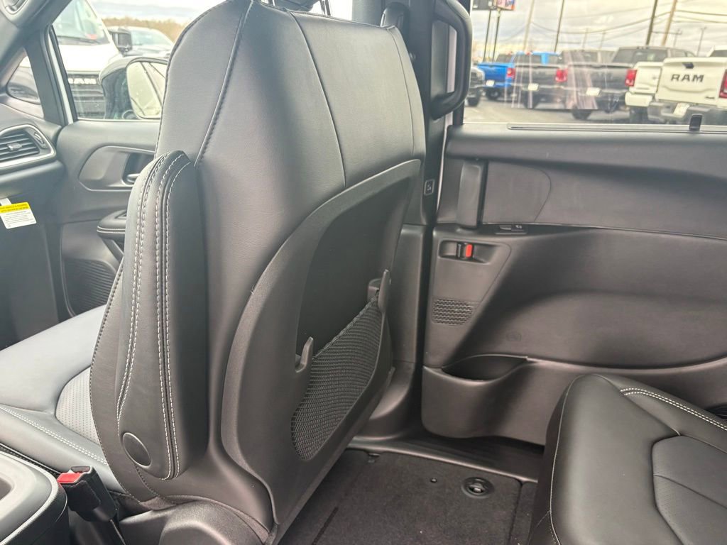 New 2026 Chrysler Voyager LX image 32