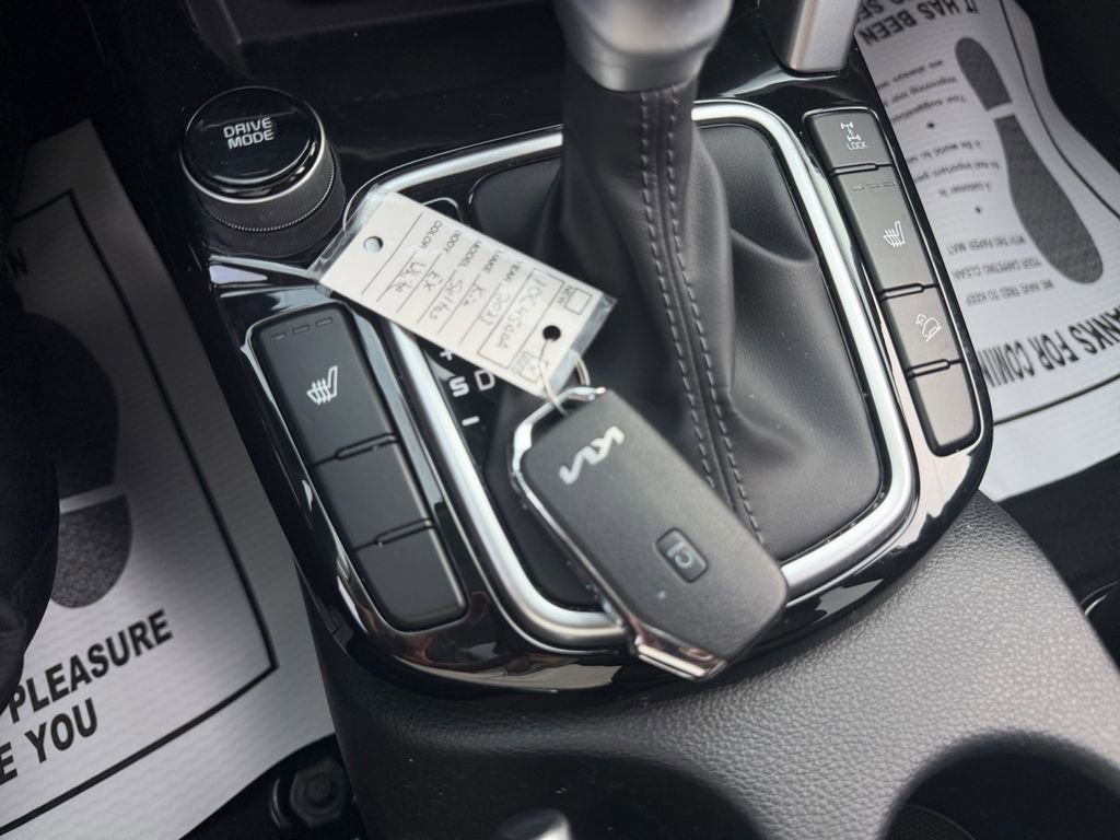 Used 2023 Kia Seltos EX image 32