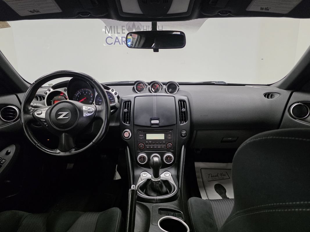 Used 2017 Nissan 370Z Coupe RWD image 16