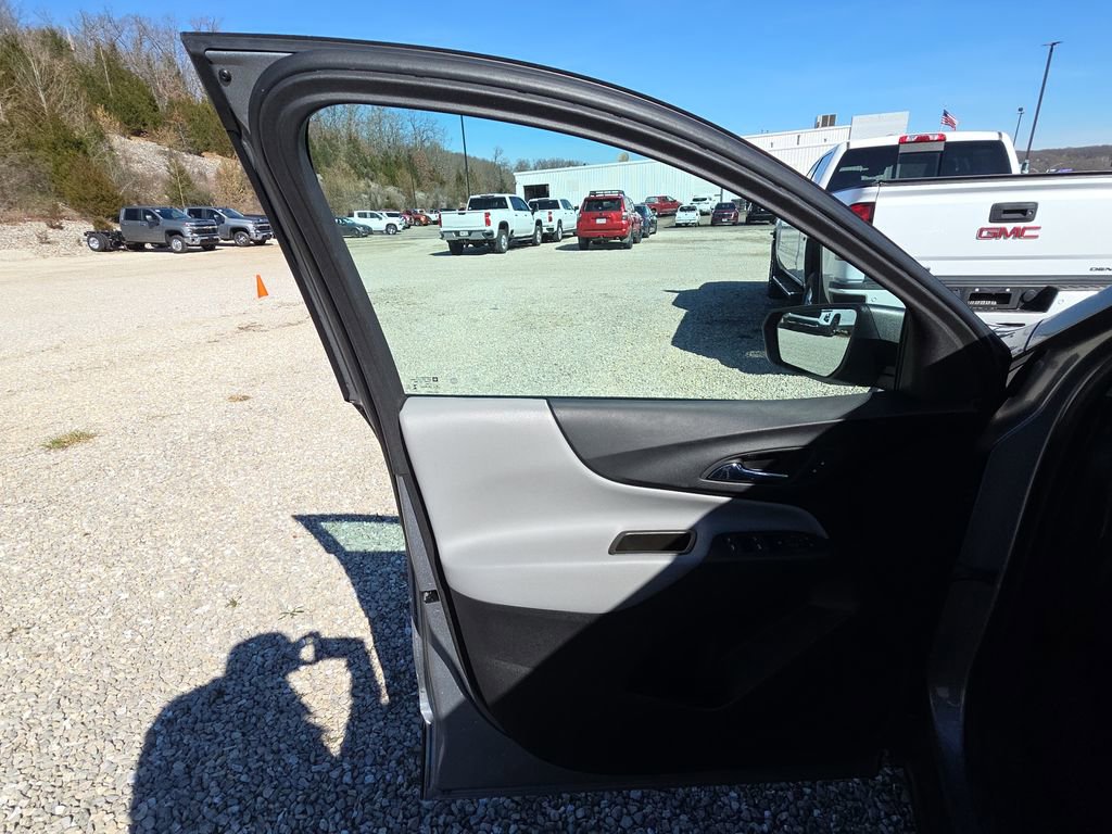 Used 2023 Chevrolet Equinox LS w/ Driver Confidence II Package image 7
