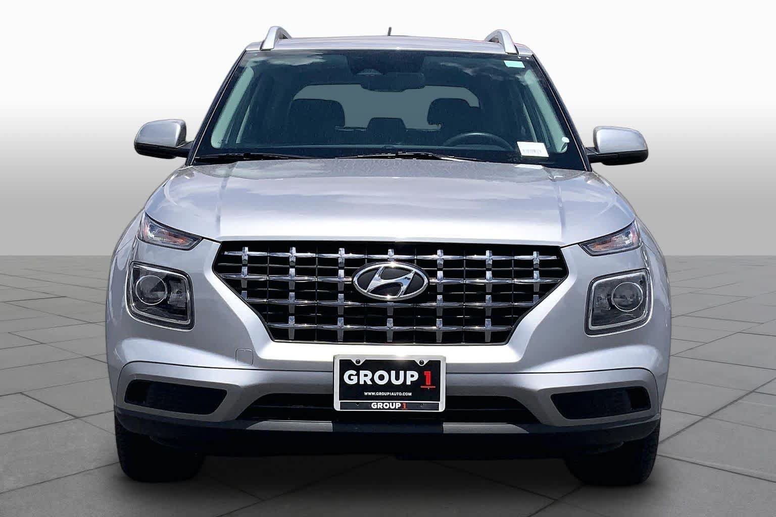 Used 2025 Hyundai Venue SEL FWD image 4