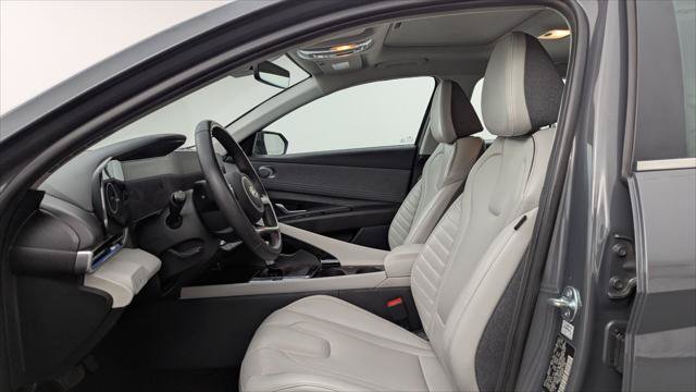 Used 2025 Hyundai Elantra Limited FWD image 14