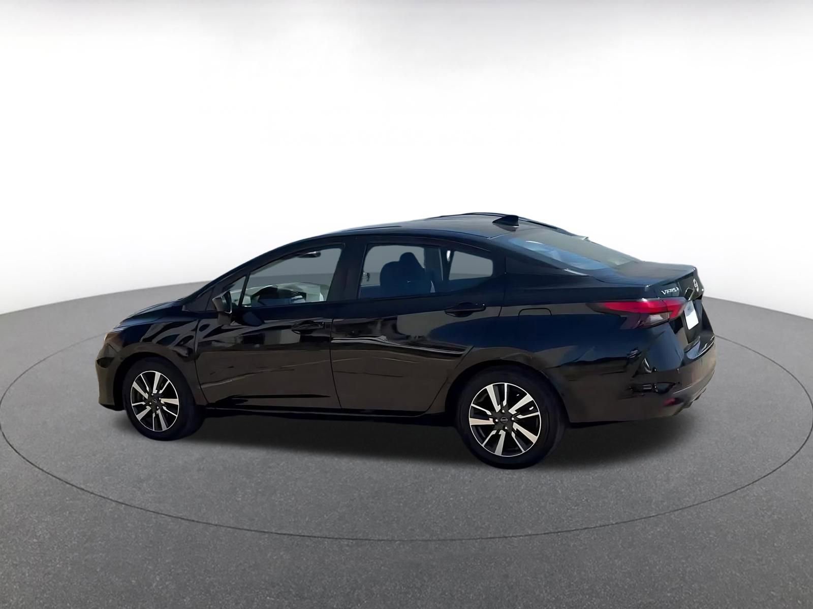 Used 2025 Nissan Versa SV FWD image 10
