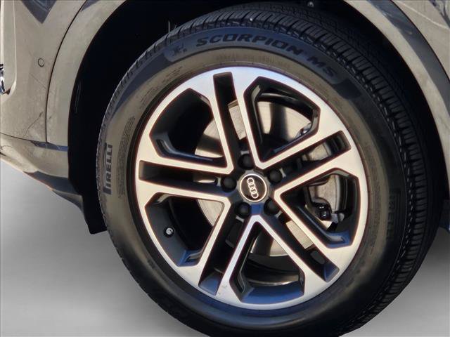 Used 2025 Audi Q5 Premium w/ Convenience Package AWD/4WD image 9