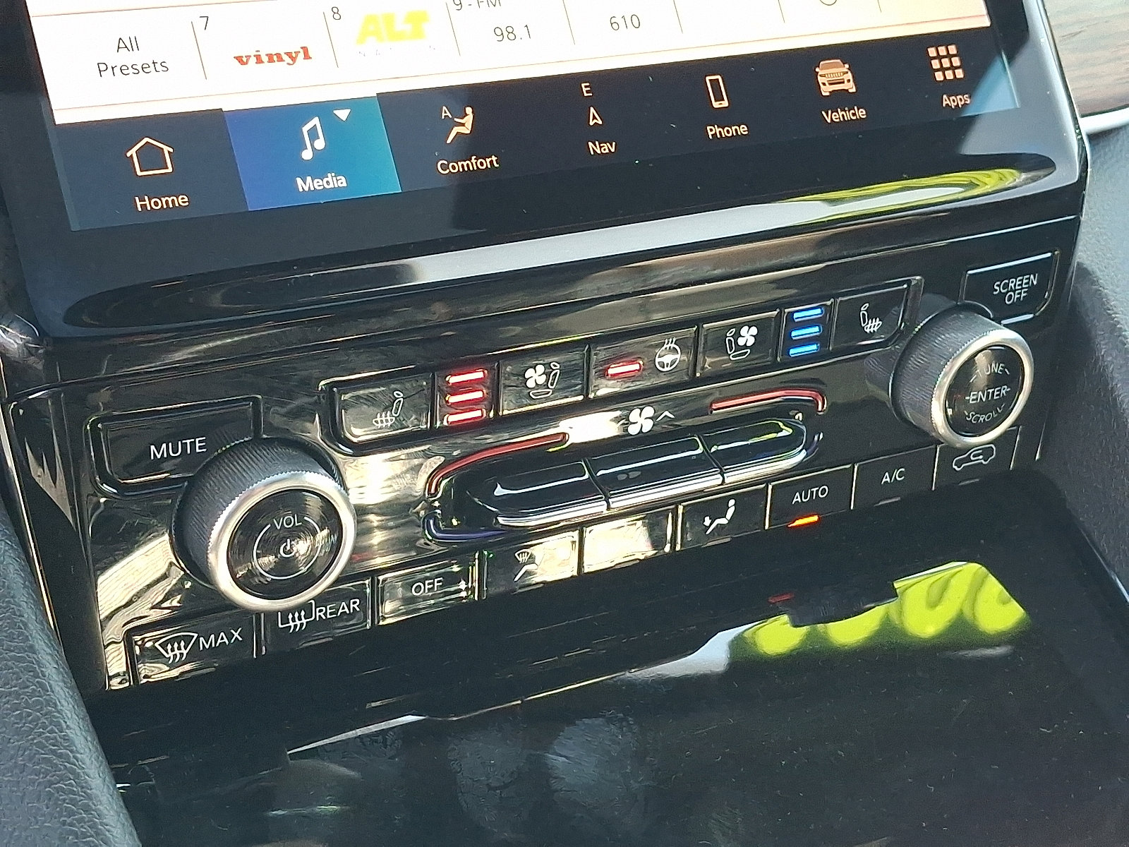 Used 2023 Jeep Grand Cherokee L Summit w/ Advanced Protech Group IV image 17