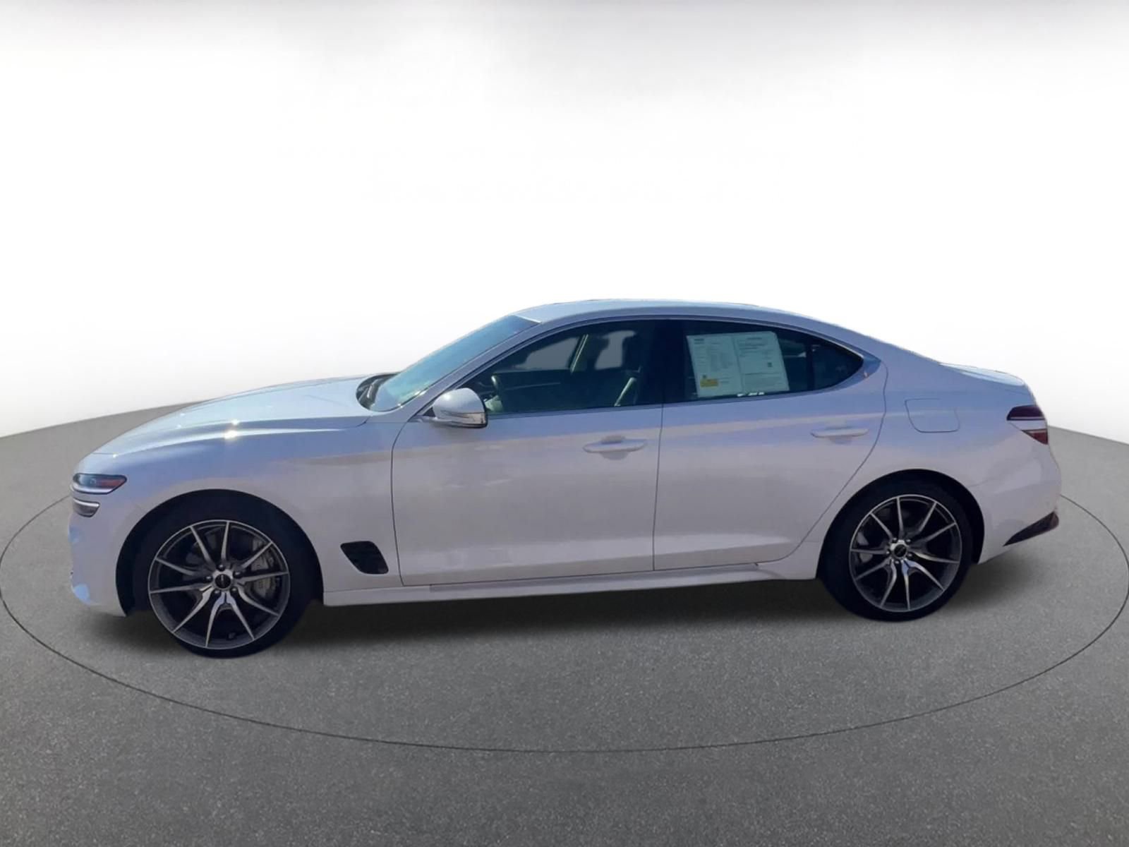 Used 2025 Genesis G70 2.5T image 9