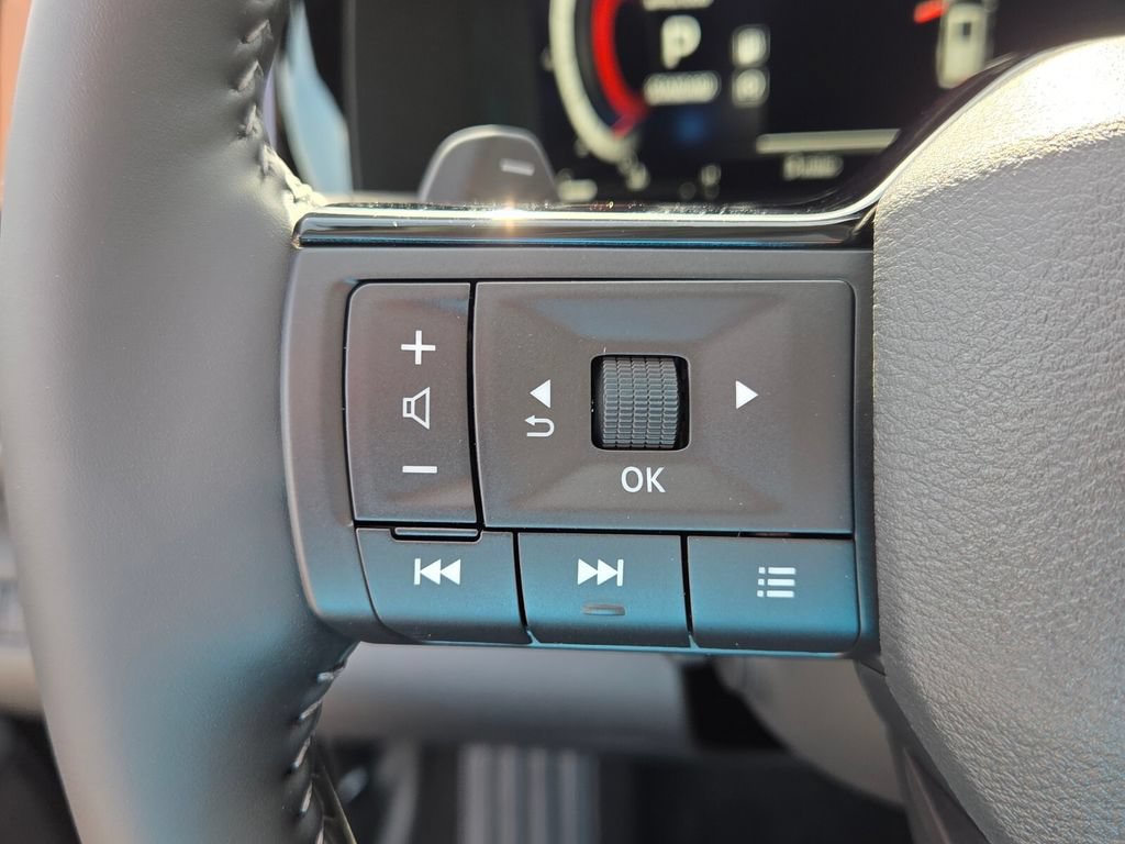 New 2026 Nissan Pathfinder Platinum FWD image 24