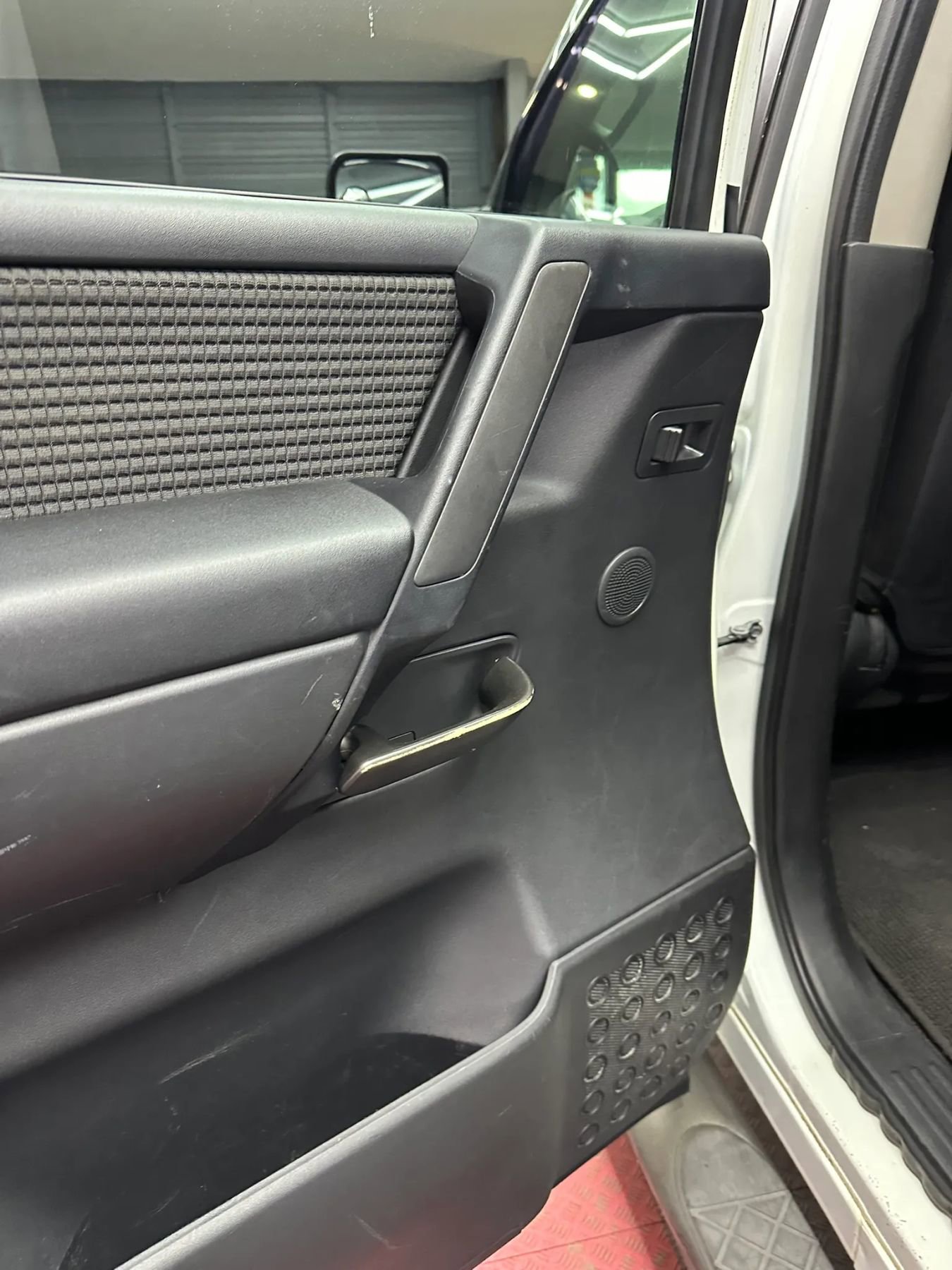 Used 2013 Nissan Titan SV w/ SV Value Truck Pkg image 17