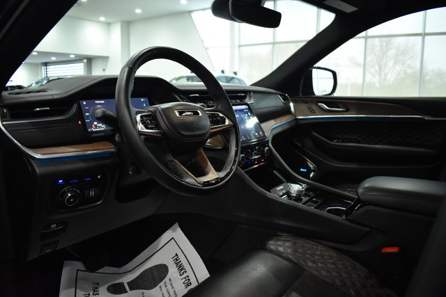 Used 2022 Jeep Grand Cherokee Summit w/ Luxury Tech Group V image 14