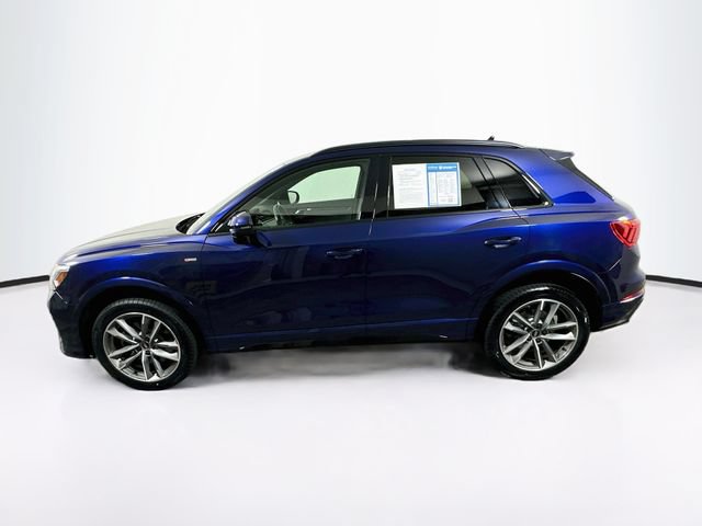 Used 2023 Audi Q3 2.0T Premium w/ Black Optic Sport Package AWD/4WD image 4