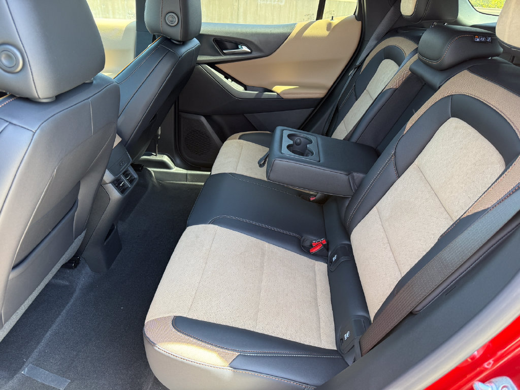 New 2027 Chevrolet Equinox ACTIV FWD image 10