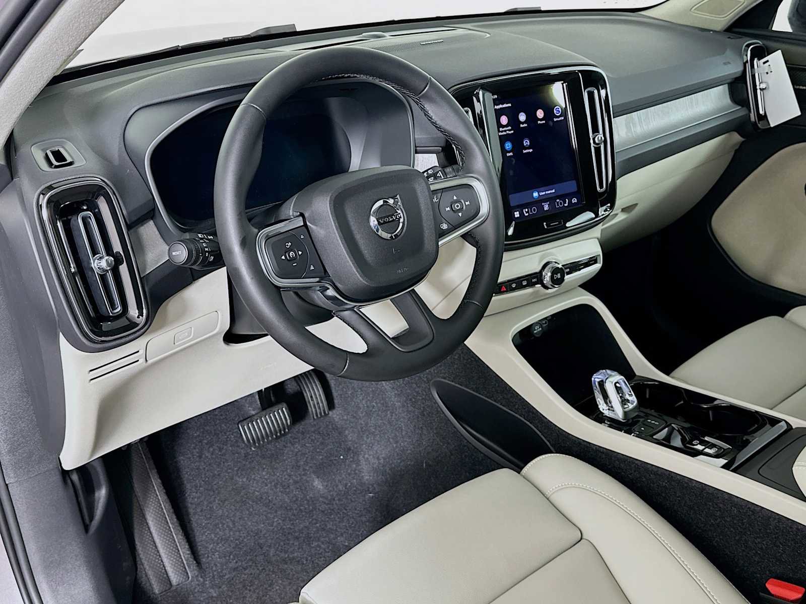 New 2026 Volvo XC40 B5 Ultra w/ Climate Package AWD/4WD image 9