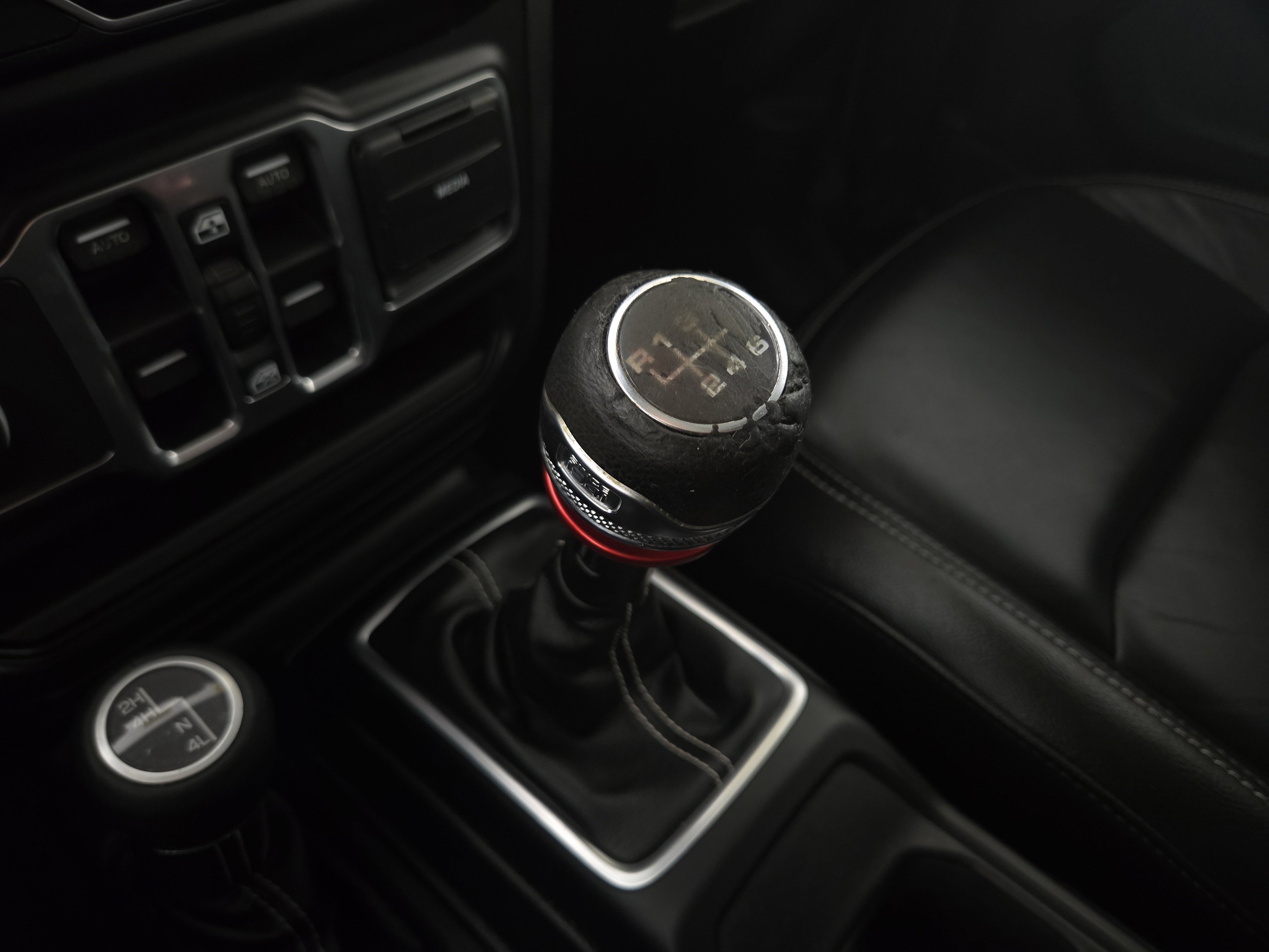 Used 2018 Jeep Wrangler Unlimited Sahara image 24