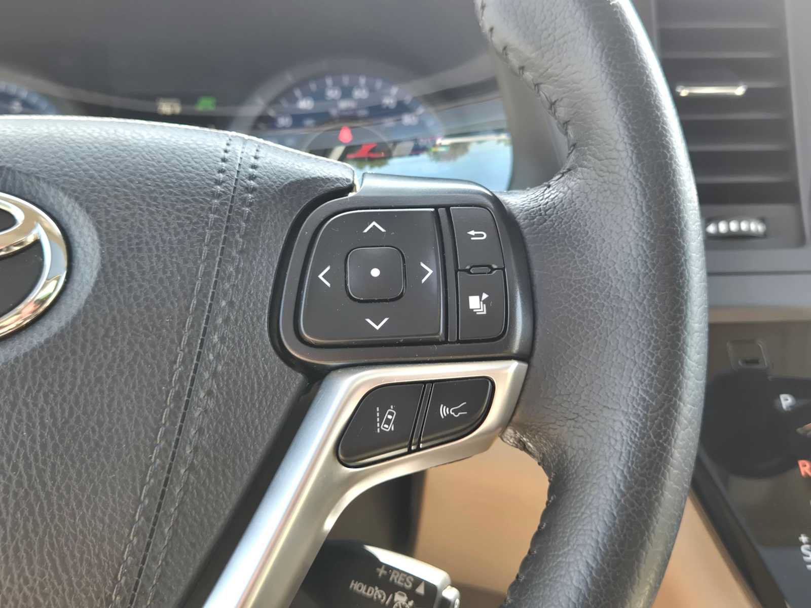 Certified 2020 Toyota Sienna XLE w/ XLE Navigation Package AWD/4WD image 35