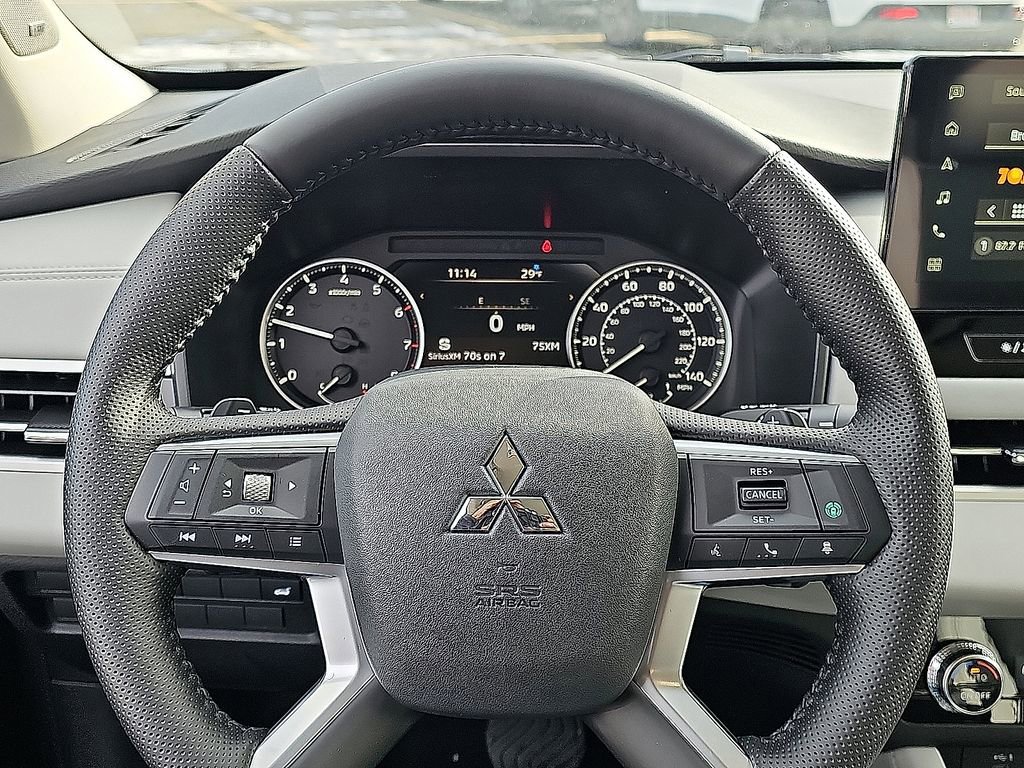 New 2026 Mitsubishi Outlander SE image 17