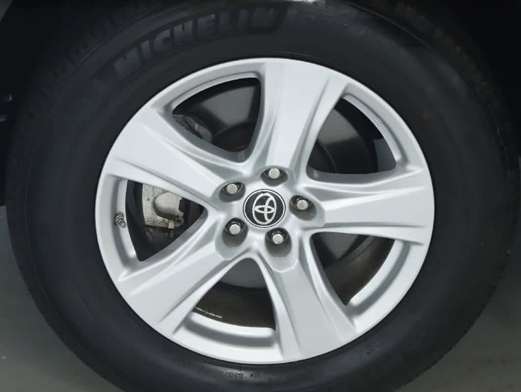 Used 2023 Toyota Highlander LE AWD/4WD image 39
