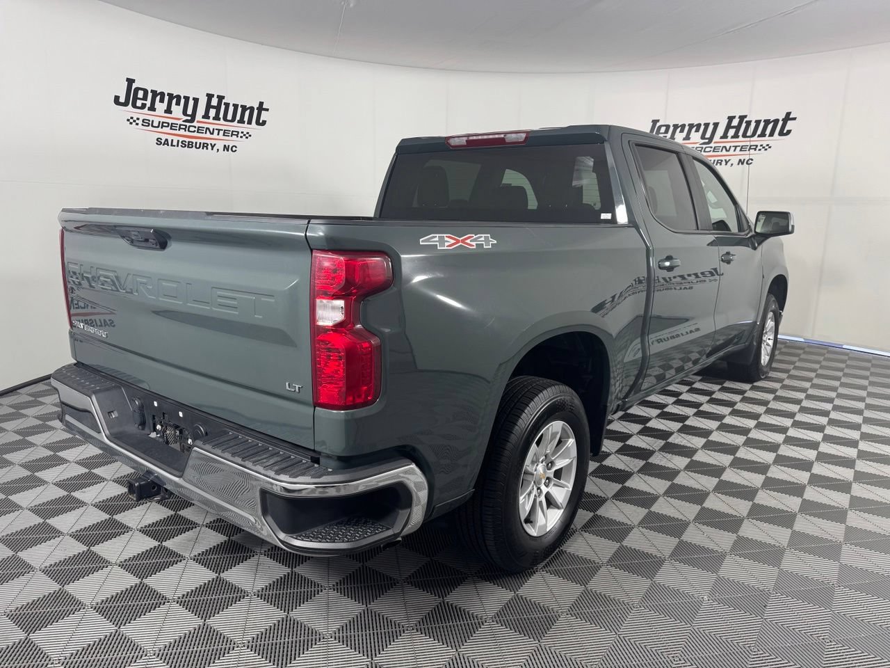 Used 2025 Chevrolet Silverado 1500 LT AWD/4WD image 7