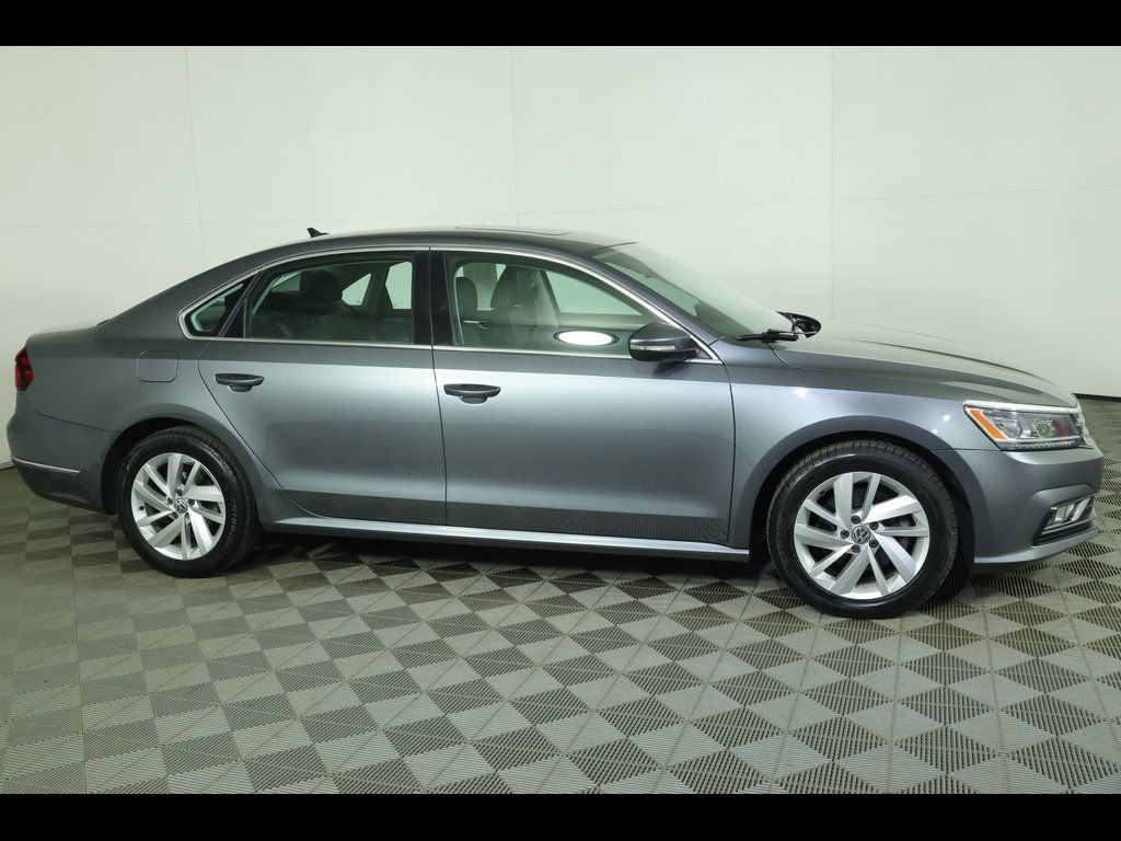 Used 2018 Volkswagen Passat 2.0T SE FWD image 9