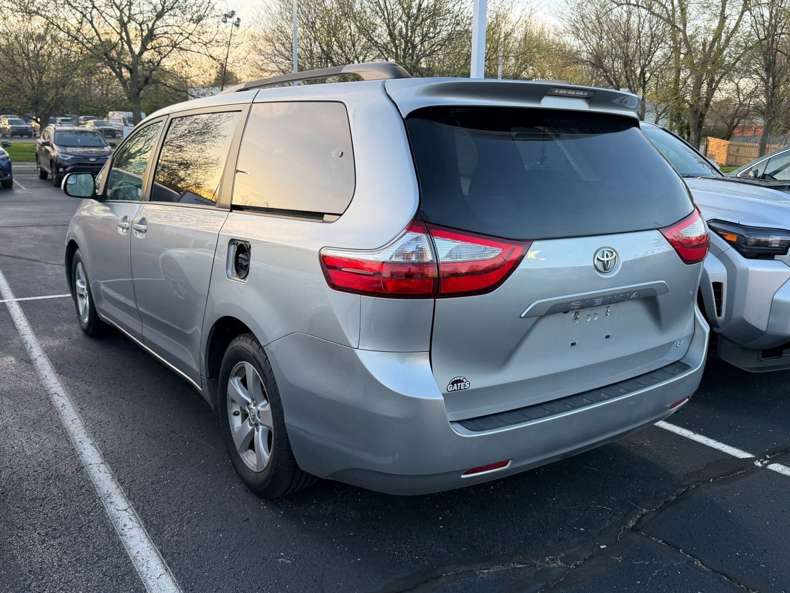 Used 2015 Toyota Sienna LE image 2