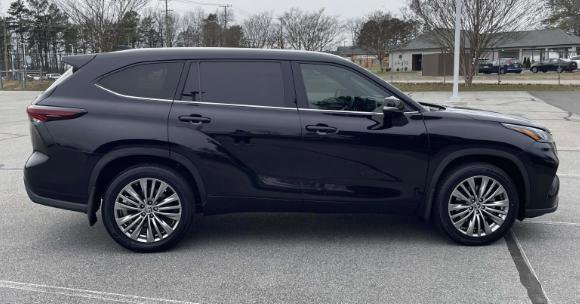 Used 2024 Toyota Highlander Platinum image 12