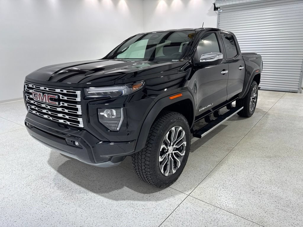 Used 2026 GMC Canyon Denali AWD/4WD image 1