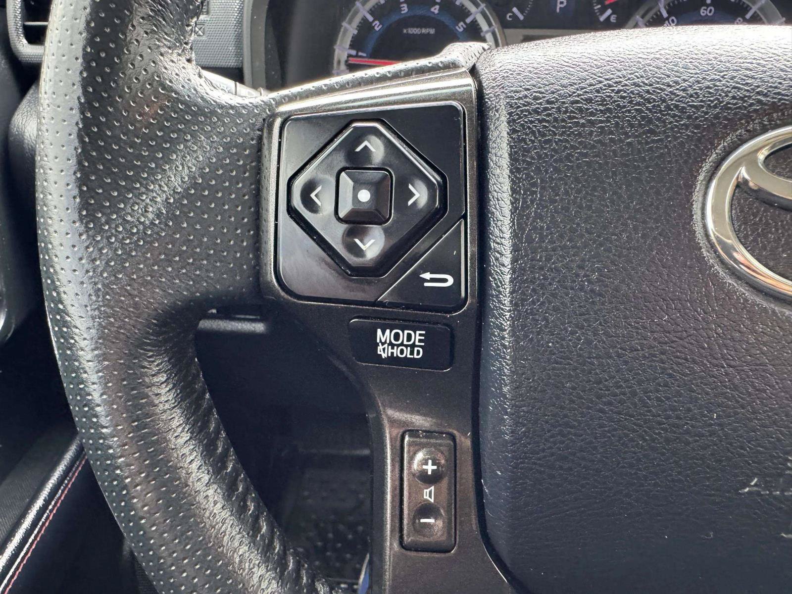 Used 2019 Toyota 4Runner TRD Off-Road AWD/4WD image 28