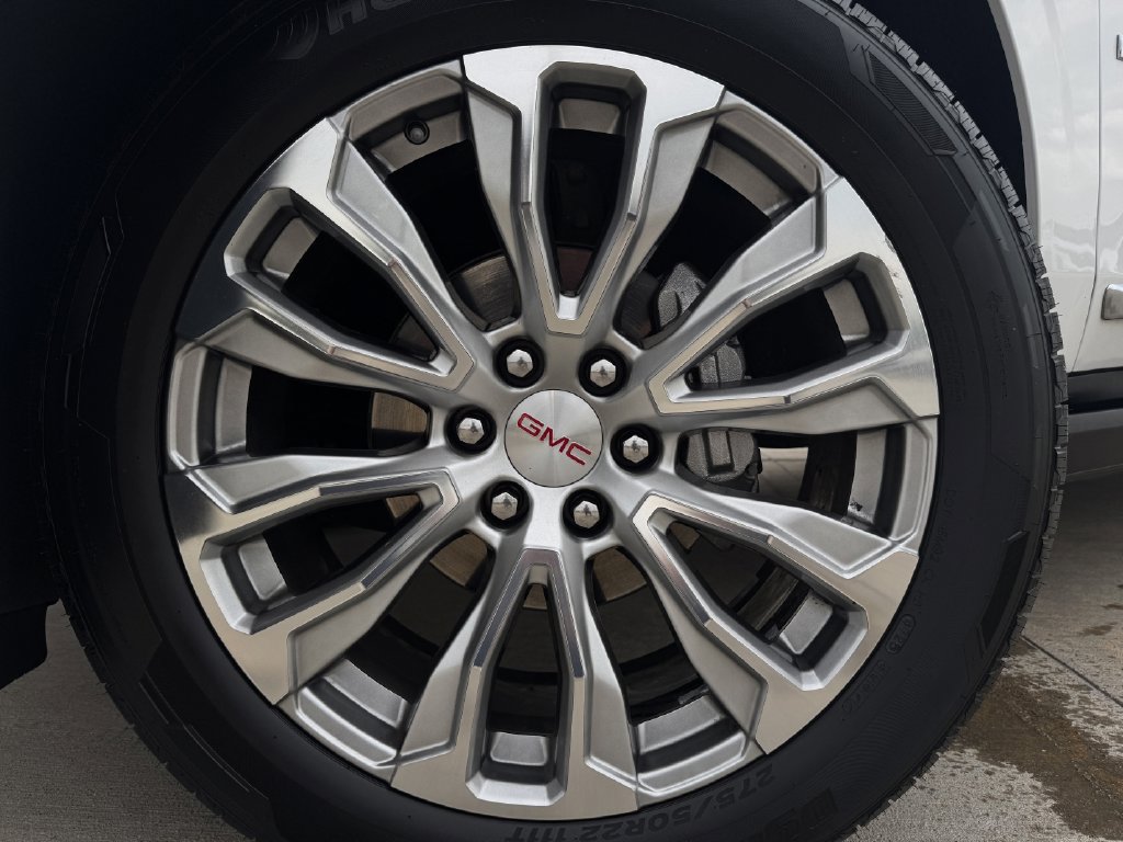 Used 2023 GMC Yukon Denali AWD/4WD image 9