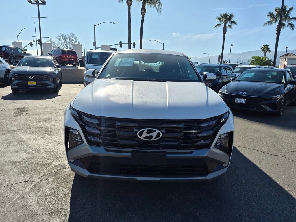 Used 2025 Hyundai Tucson SE image 2