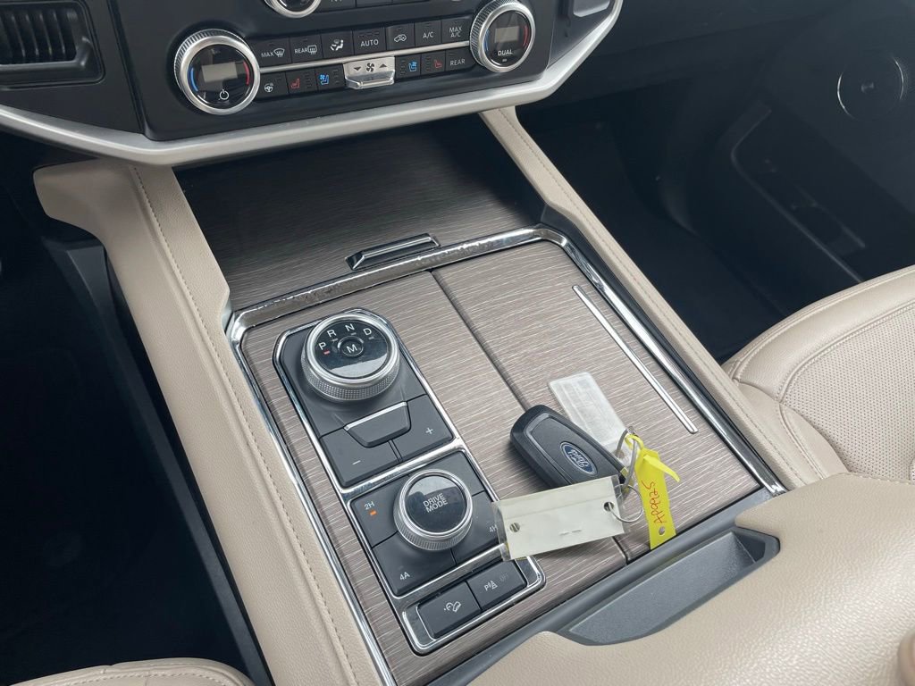 Used 2024 Ford Expedition Limited AWD/4WD image 18