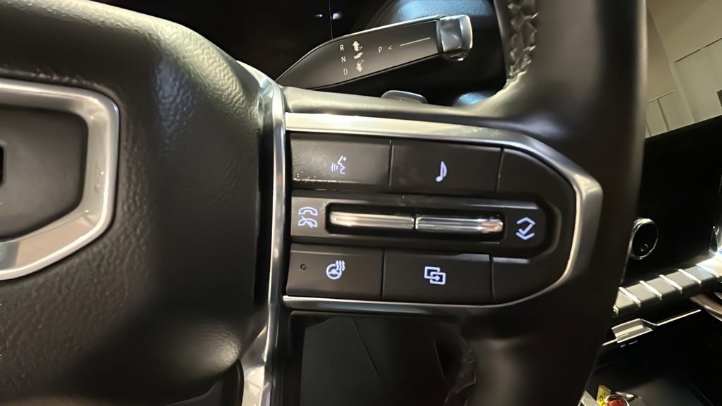 Used 2025 GMC Yukon Denali image 12