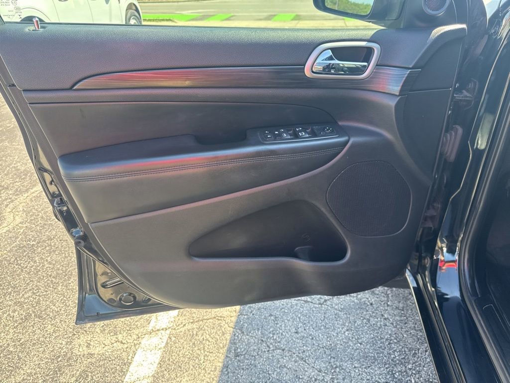 Used 2019 Jeep Grand Cherokee Altitude AWD/4WD image 11