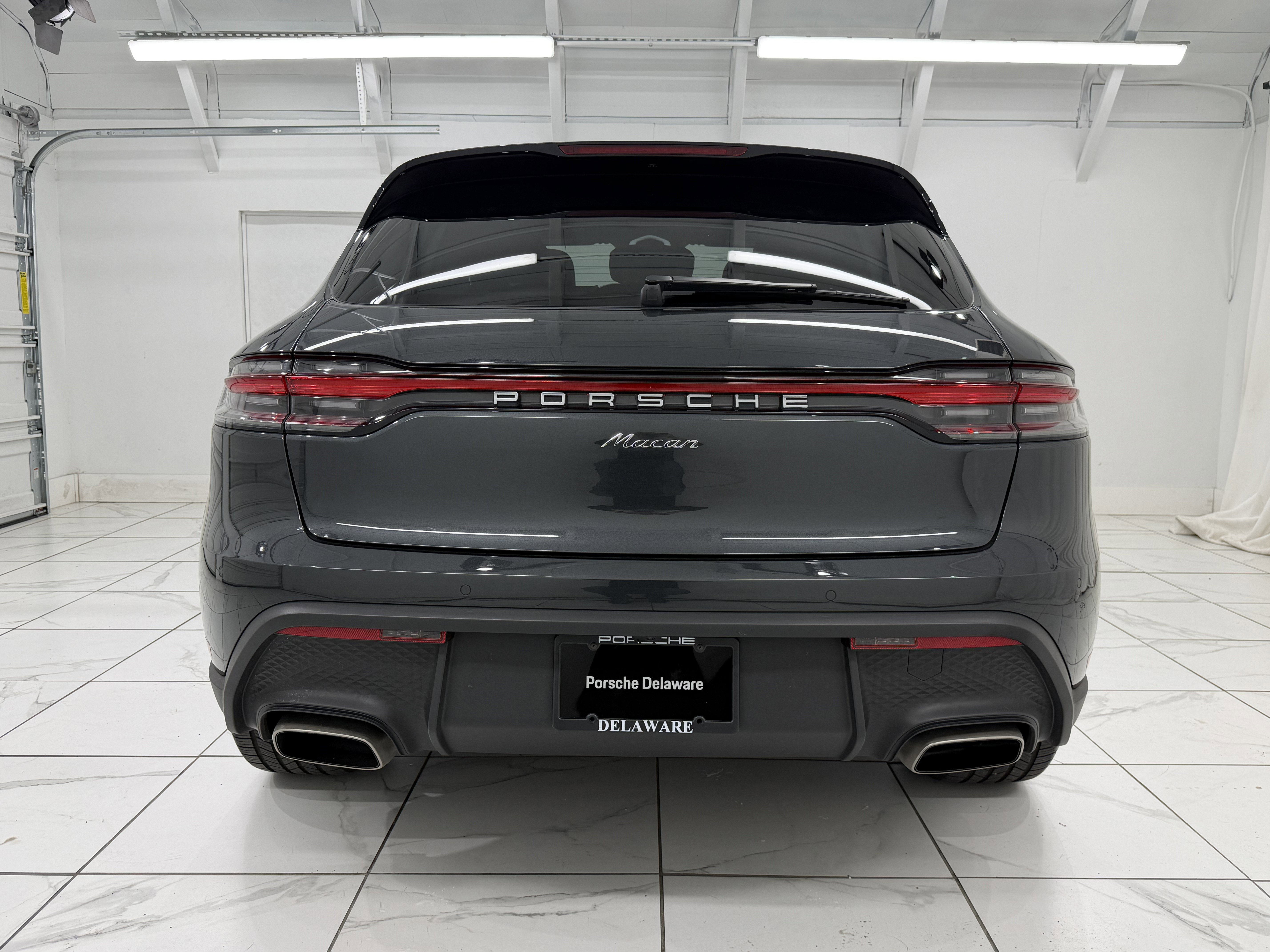Certified 2025 Porsche Macan image 13