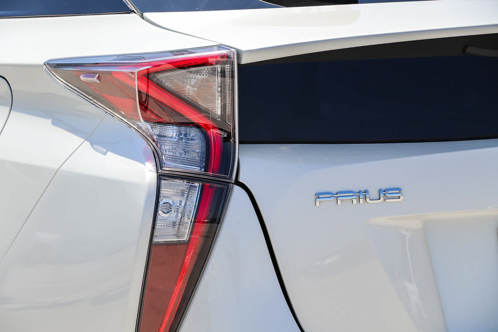 Used 2017 Toyota Prius Four Touring w/ Preferred Accessory Package FWD image 9
