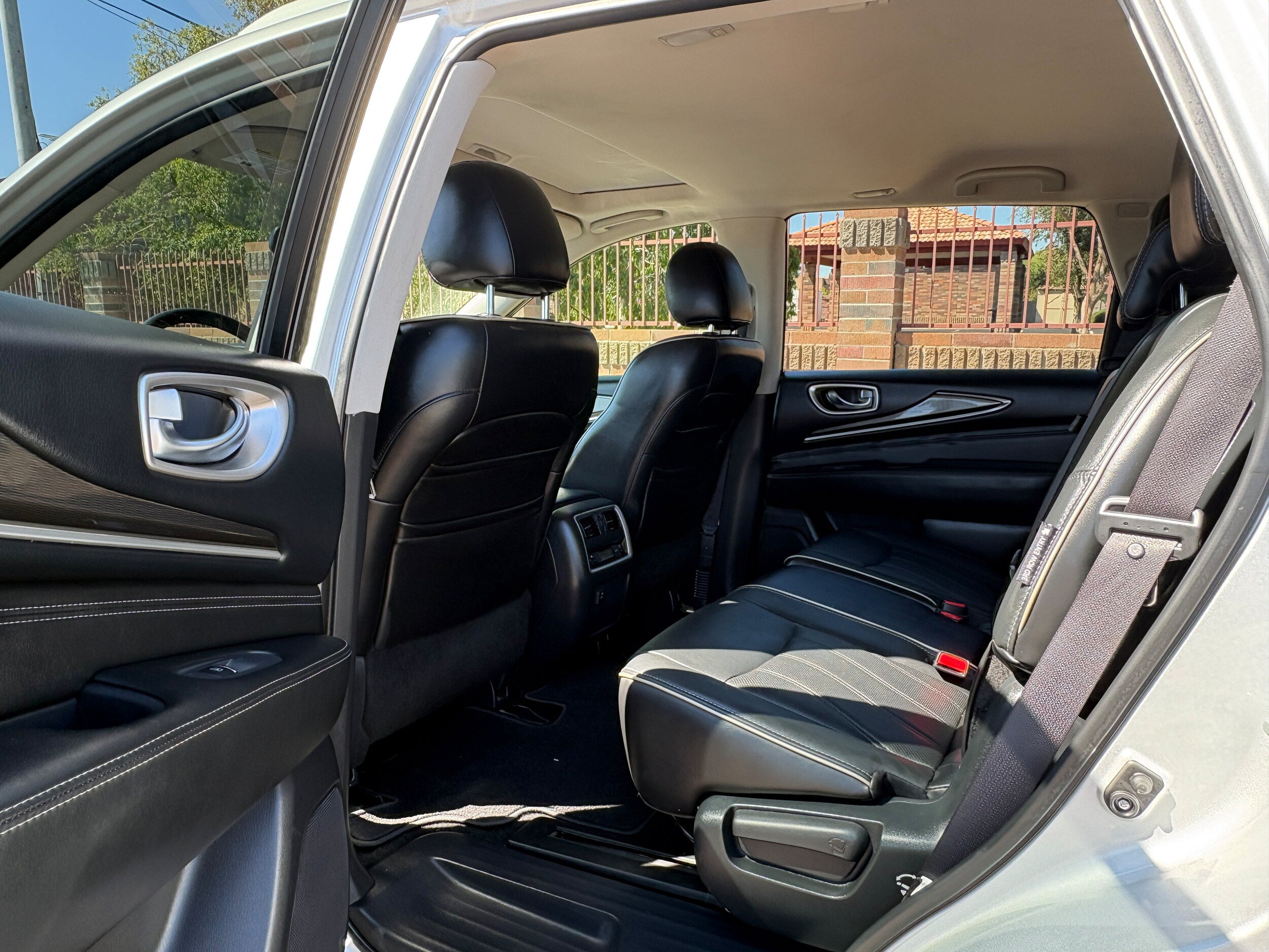 Used 2018 INFINITI QX60 FWD w/ Premium Package image 7