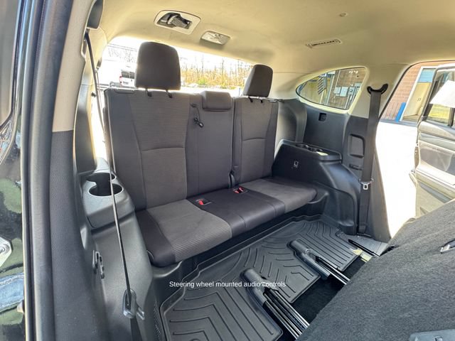 Used 2022 Toyota Highlander LE AWD/4WD image 17