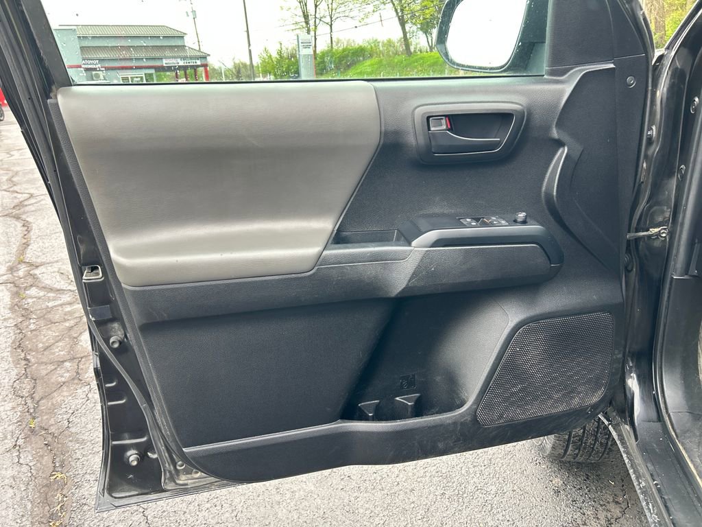 Certified 2022 Toyota Tacoma SR AWD/4WD image 19