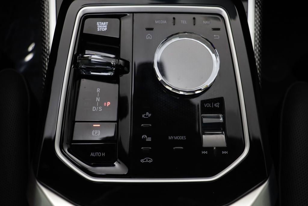 Certified 2025 BMW 760i xDrive w/ Executive Package AWD/4WD image 12