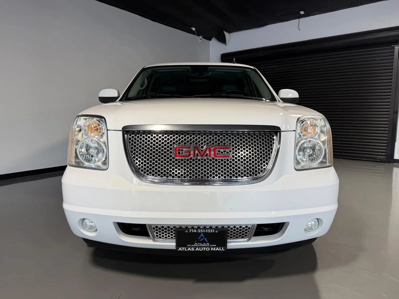 Used 2012 GMC Yukon XL Denali RWD image 2