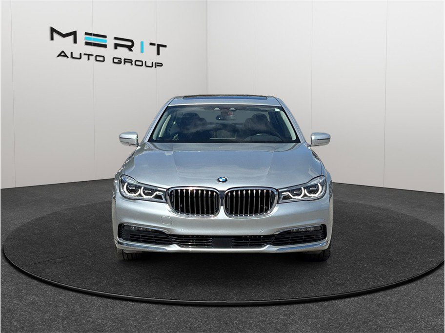 Used 2018 BMW 750i 750i Sedan 4D image 3