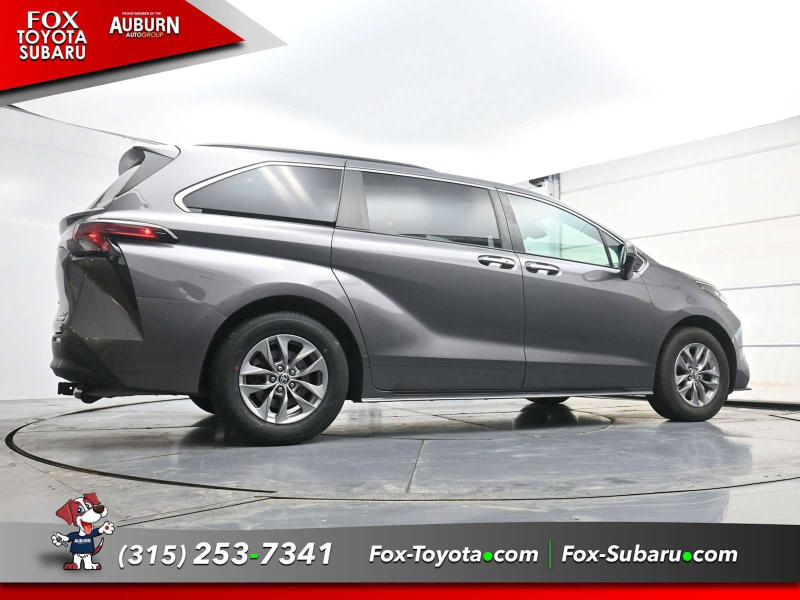 Used 2022 Toyota Sienna XLE w/ XLE Plus Package image 18