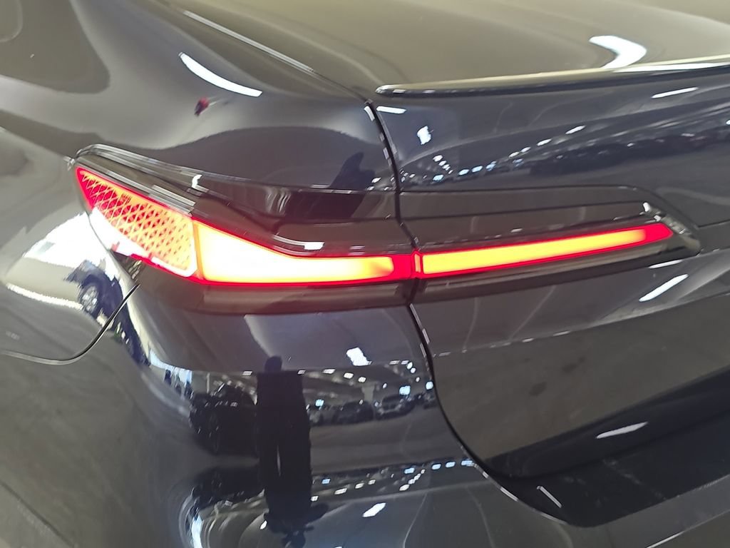 Certified 2023 BMW 740i RWD image 33