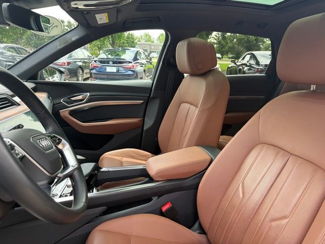 Used 2023 Audi e-tron Premium Plus AWD/4WD image 13