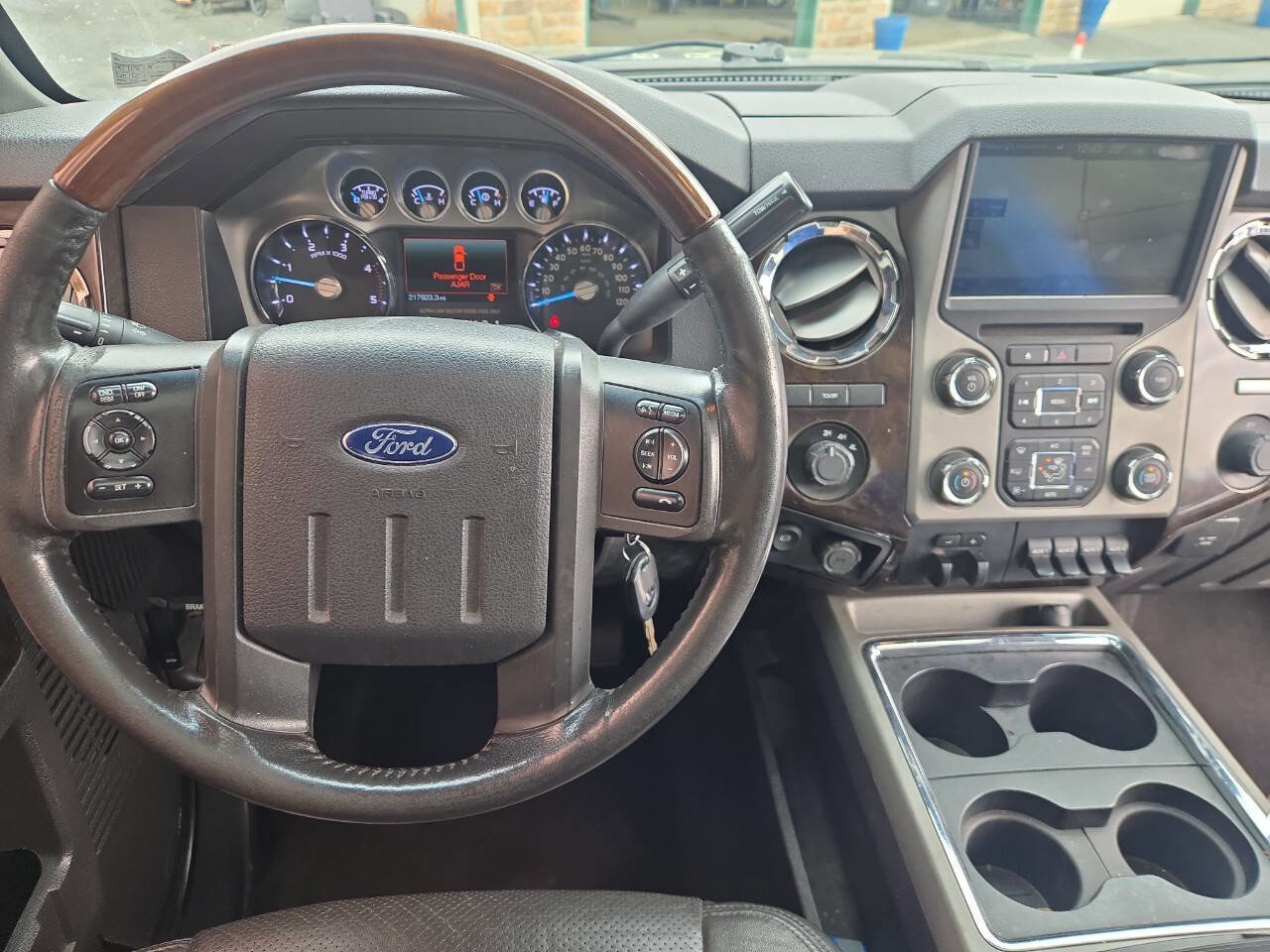 Used 2015 Ford F450 Platinum w/ Platinum Package AWD/4WD image 28