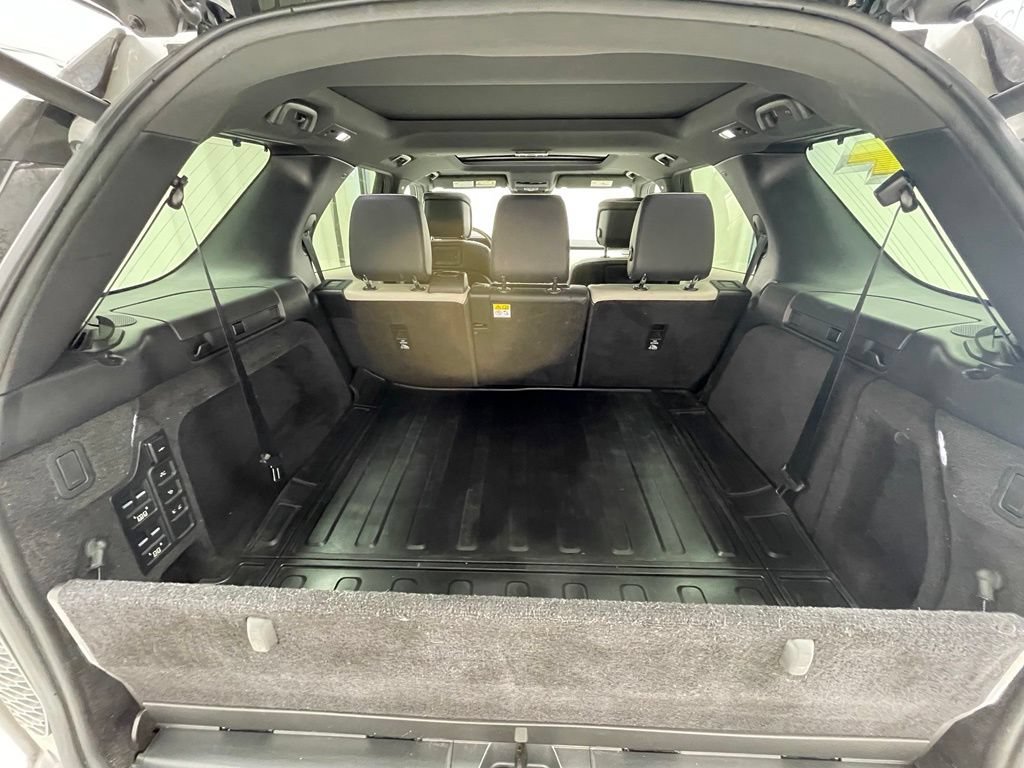 Used 2022 Land Rover Discovery HSE R-Dynamic AWD/4WD image 6