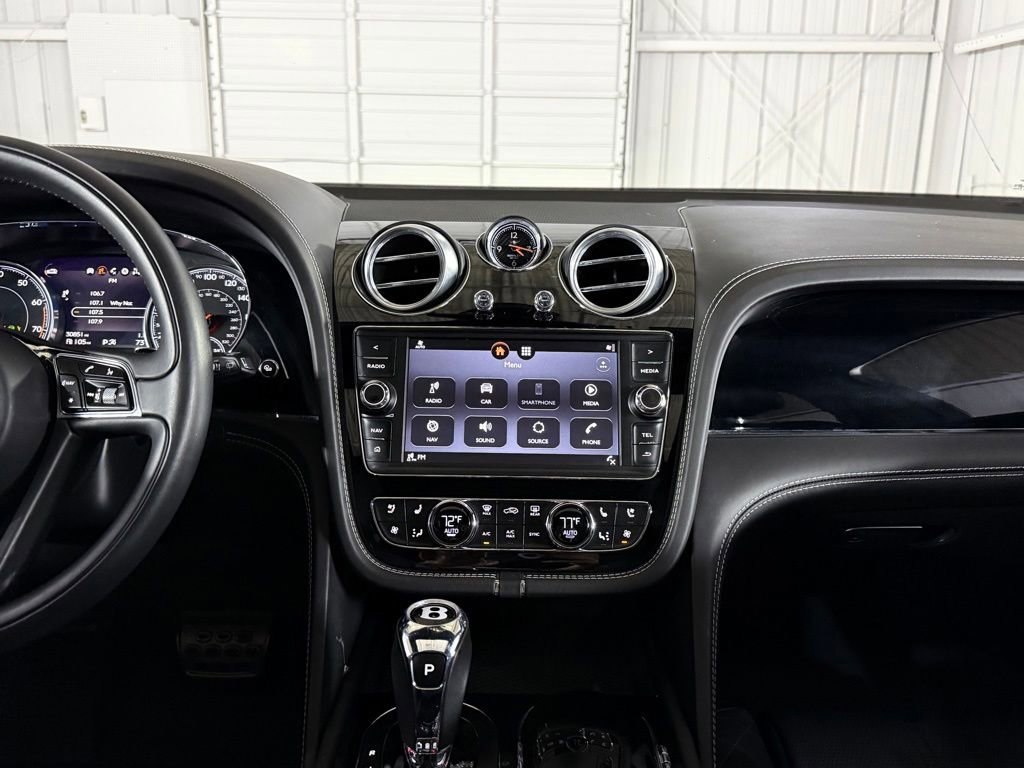 Used 2017 Bentley Bentayga AWD/4WD image 47