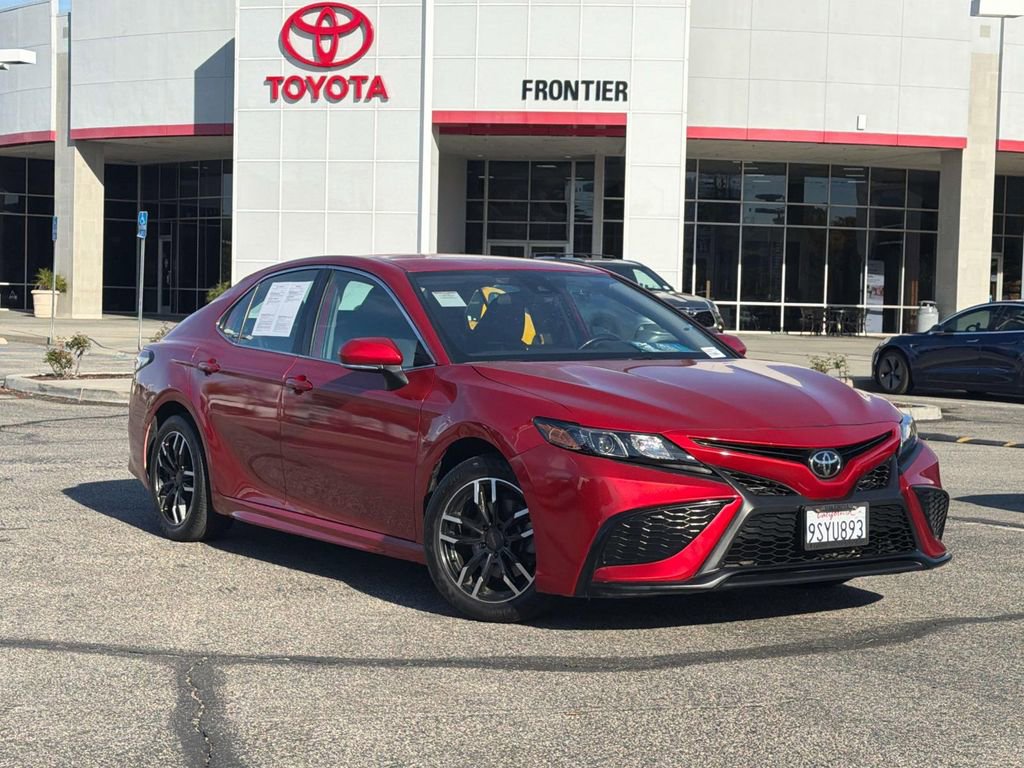 Used 2022 Toyota Camry SE FWD image 1