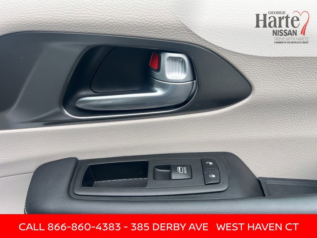 Used 2024 Chrysler Pacifica Touring-L image 33