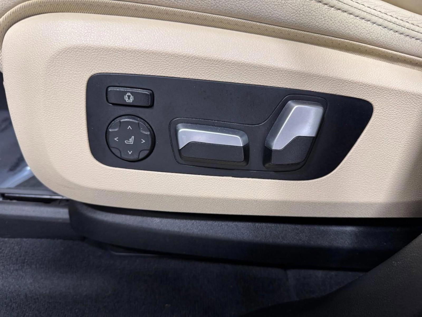 Used 2022 BMW X5 xDrive40i w/ Parking Assistance Package image 29