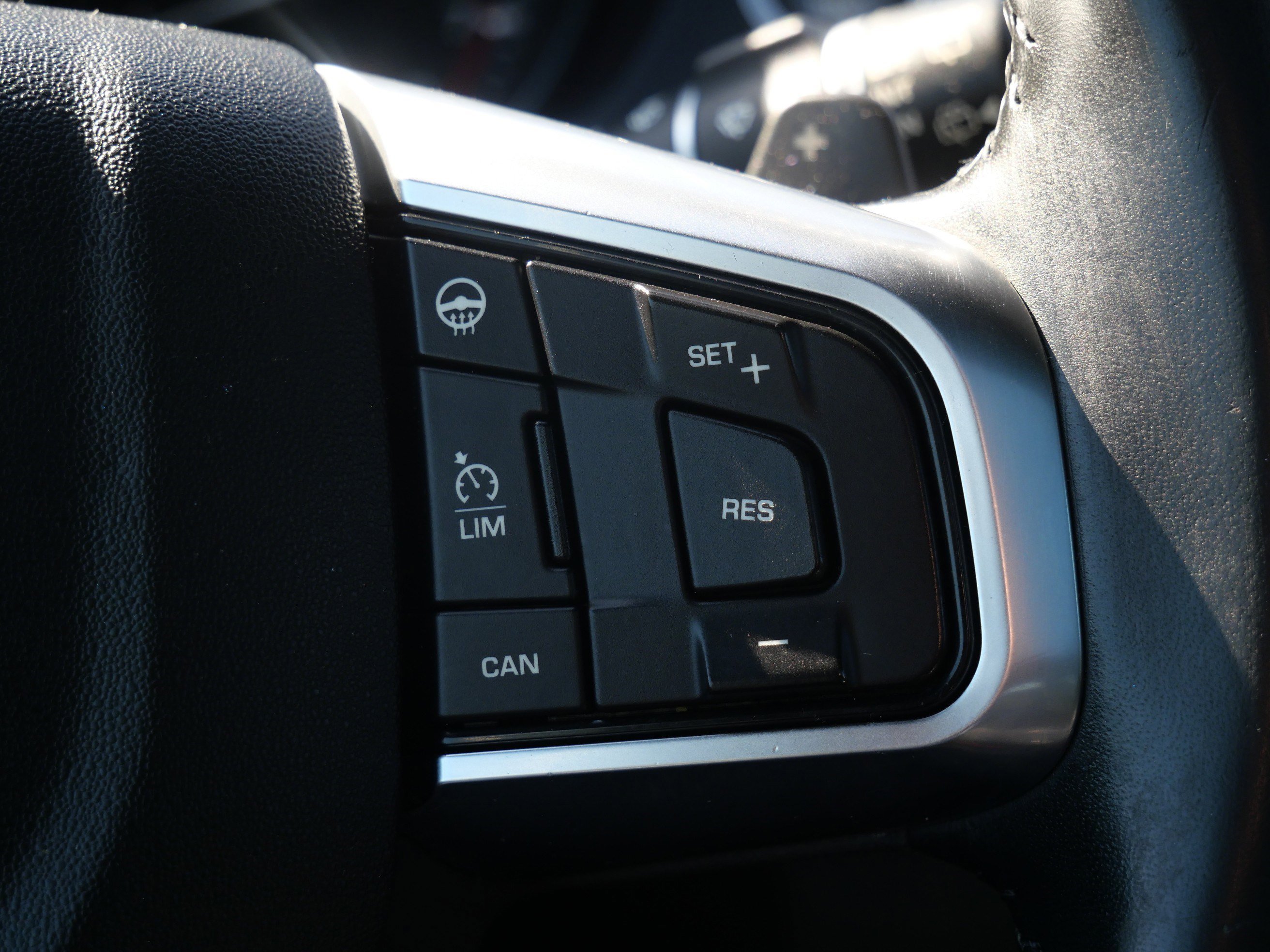 Used 2016 Land Rover Discovery Sport HSE image 28