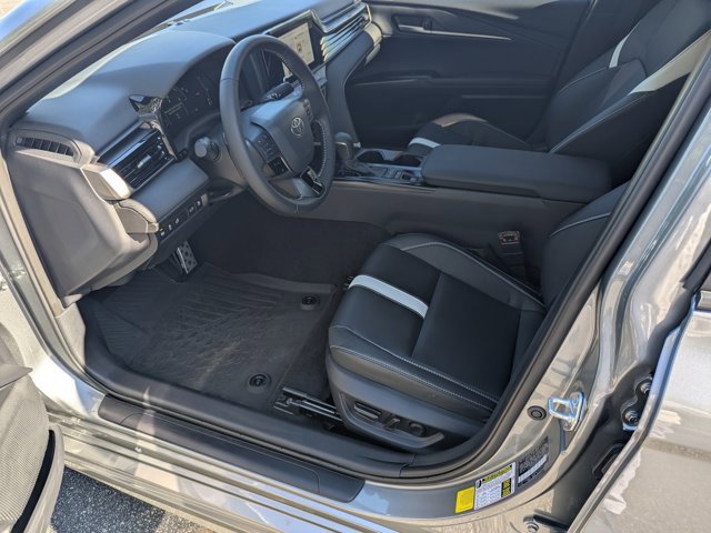 Used 2025 Toyota Camry SE image 9